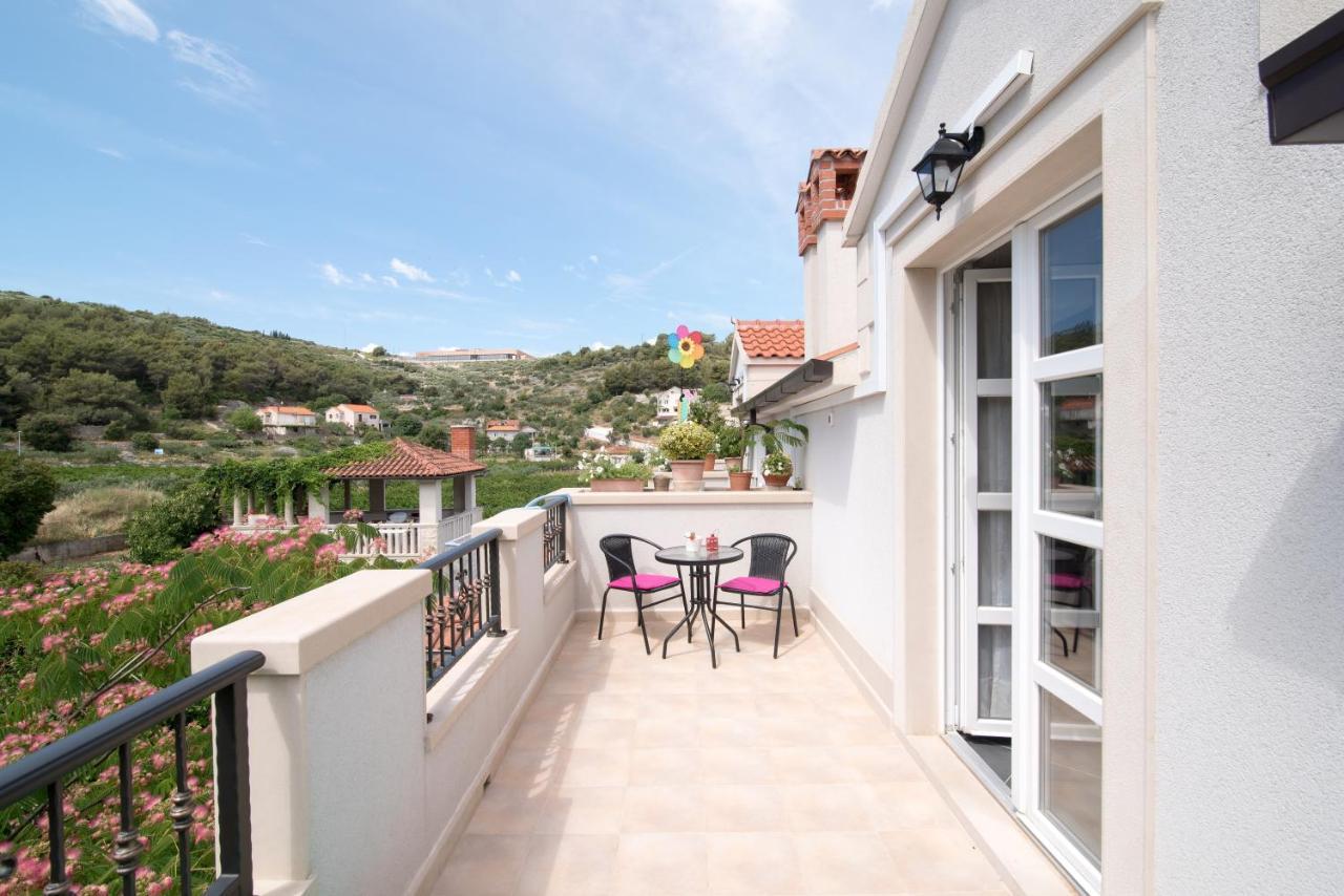 Apartments Mare Postira Kültér fotó
