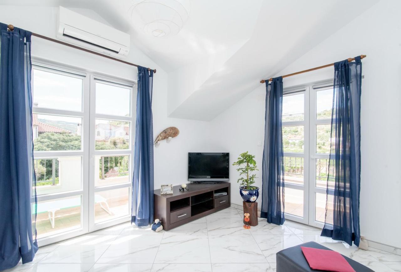 Apartments Mare Postira Kültér fotó