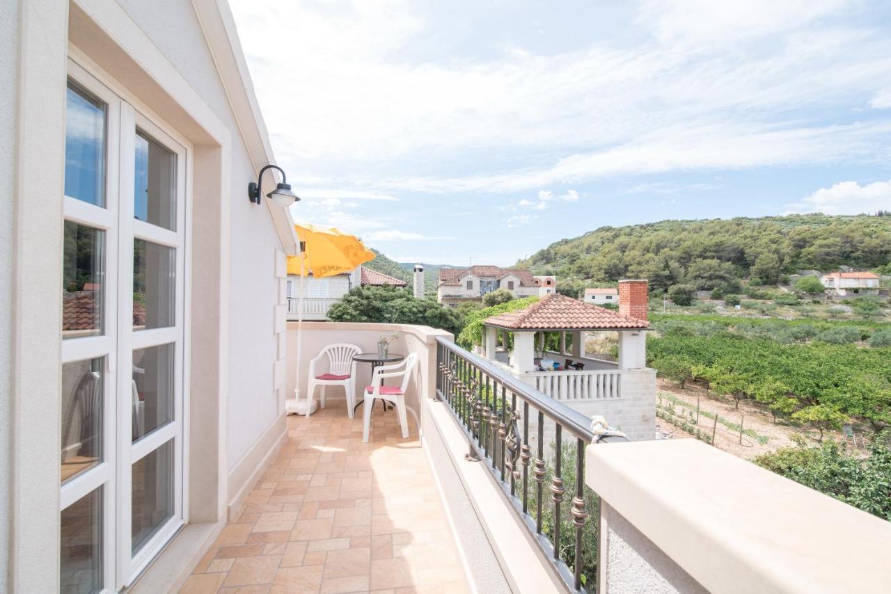 Apartments Mare Postira Kültér fotó